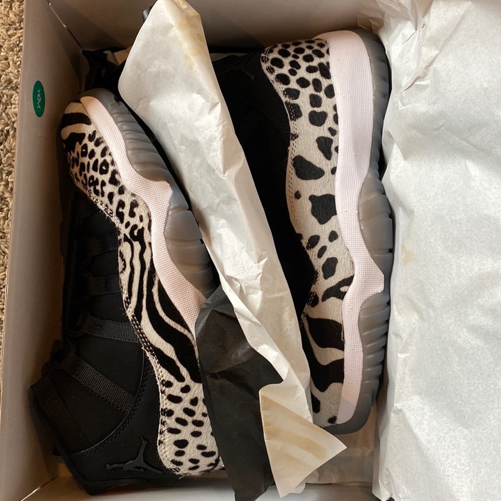 Nike Womens Air Jordan 11 Retro Sz 9